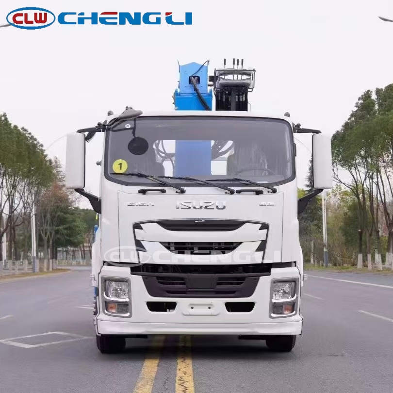 ISUZU 10 ton truck mounted crane front view with telescopic boom