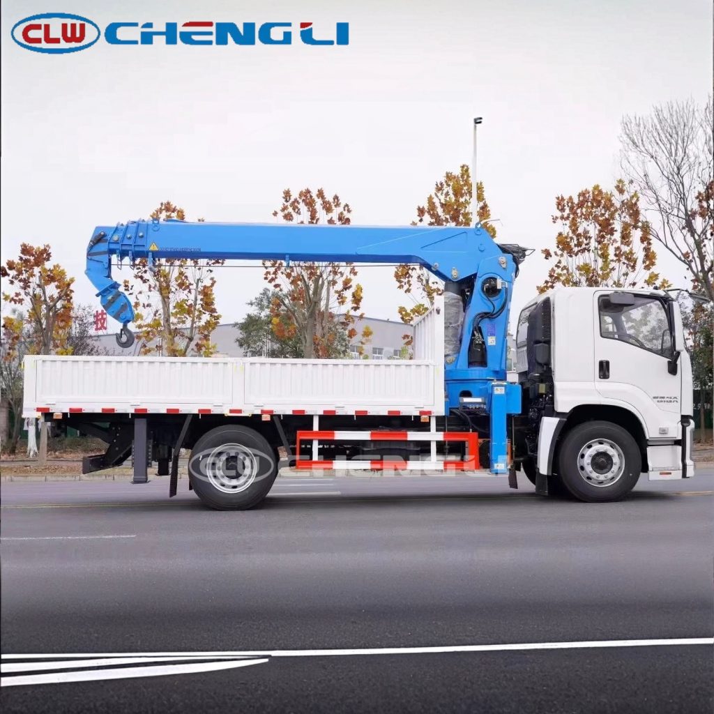 ISUZU 10 ton truck mounted crane side view with cargo bed