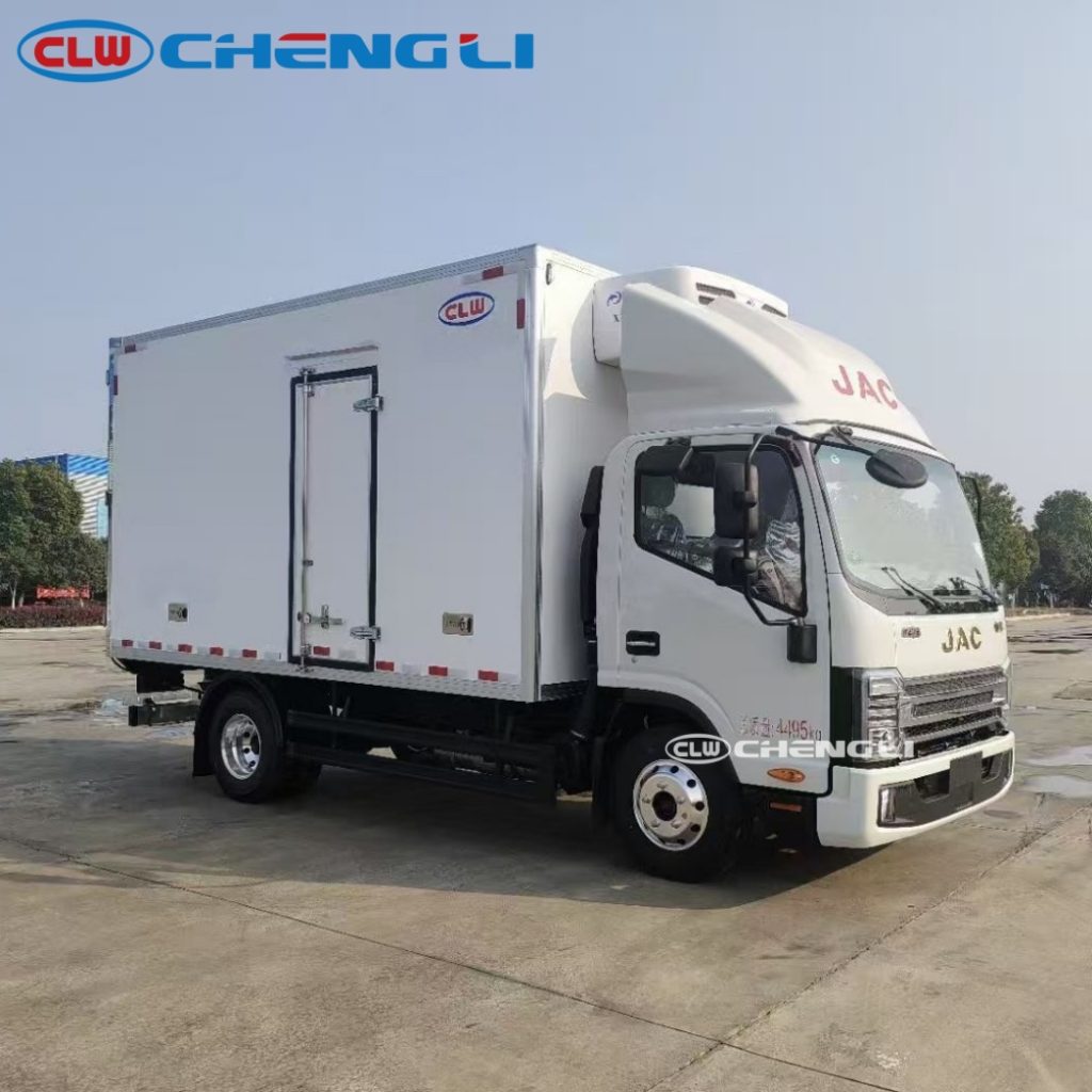 JAC S7 4x2 refrigerated truck