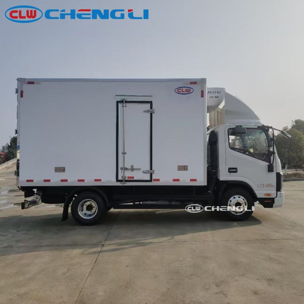 JAC S7 4x2 refrigerated truck
