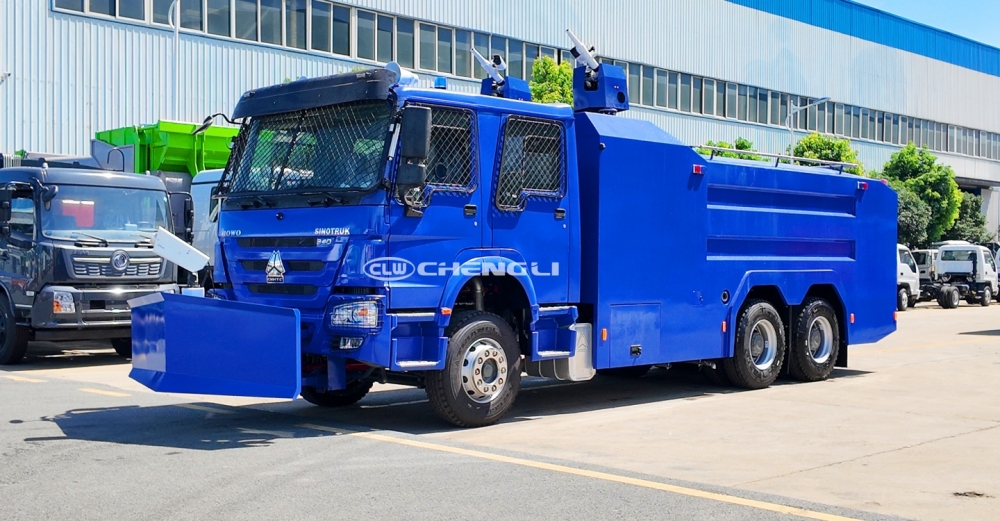 anti-riot water cannon truck