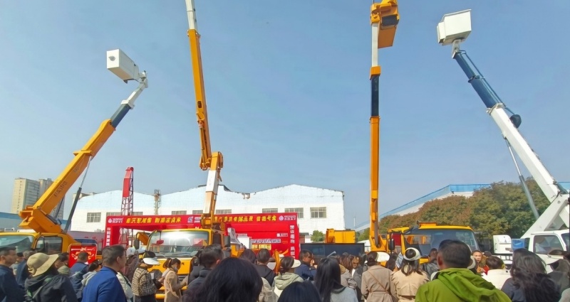 Dual-Bucket Design: A Breakthrough in Live-Line Safety